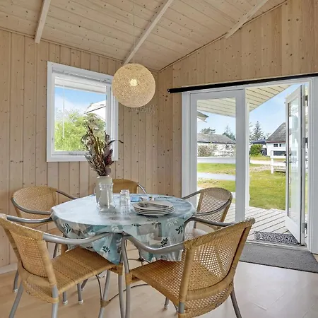 2 Bedroom Lovely In Prázdninový dům