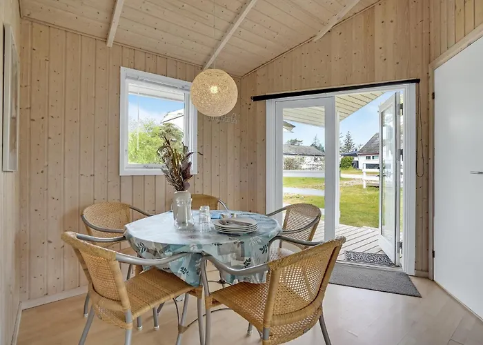 2 Bedroom Lovely In 別荘